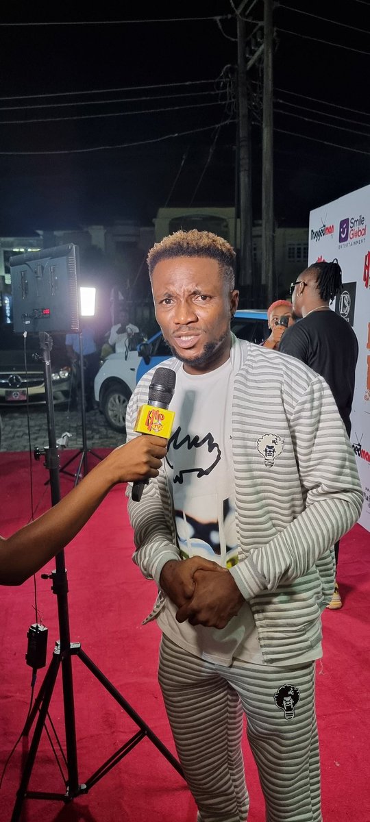 RuggedyBaba's tweet photo. @iam_Mimicko on the red carpet with @HipTv on #RuggedmansFoundationNight #June
@DeSarasLounge 
Supported by @mylagosride https://t.co/UzrrjUIRGQ