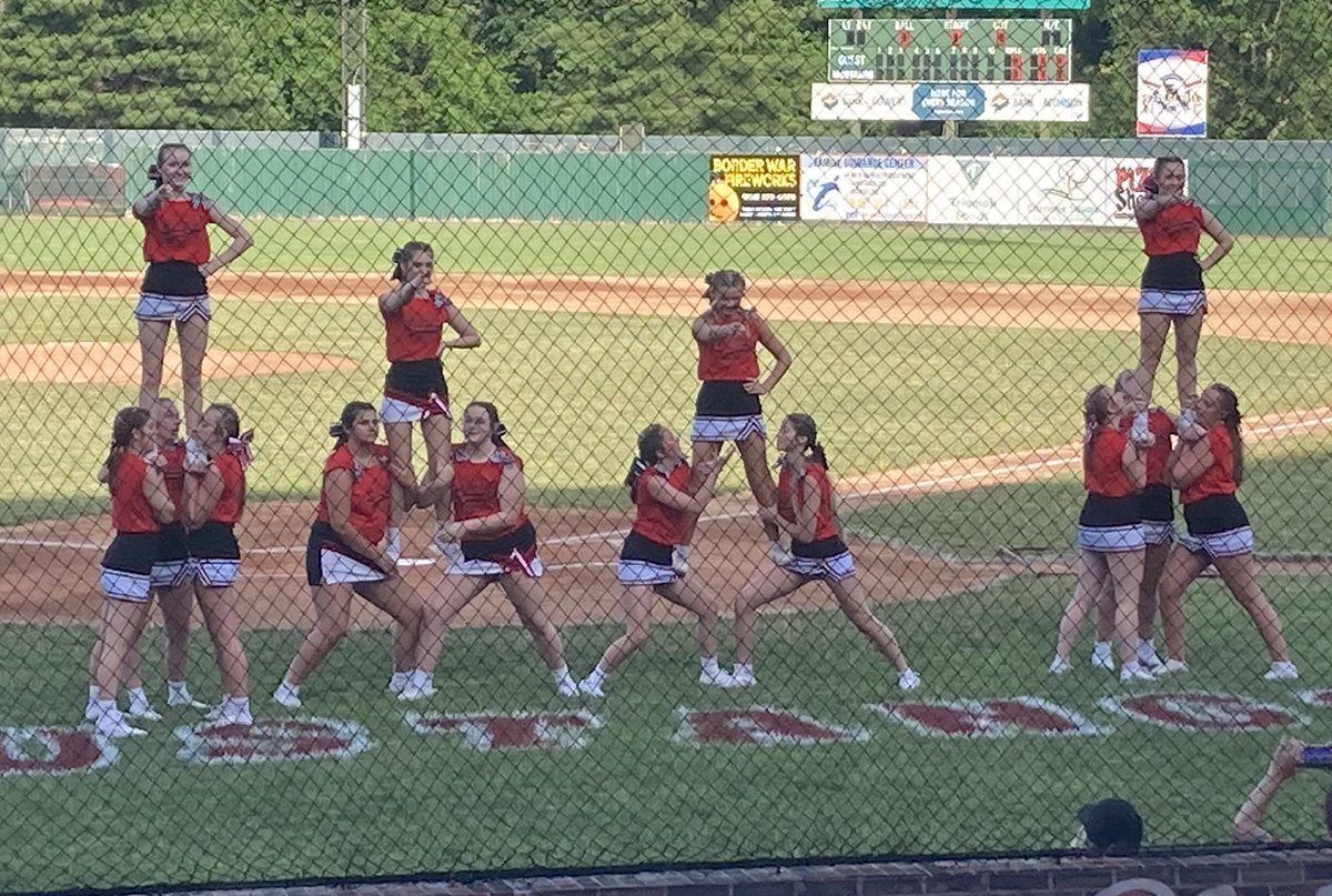 Great group of BHS young ladies kicking off the Mustangs tonight! #cheer22-23 ❤️<a href="/bentoncardinals/">Benton Cardinals</a>