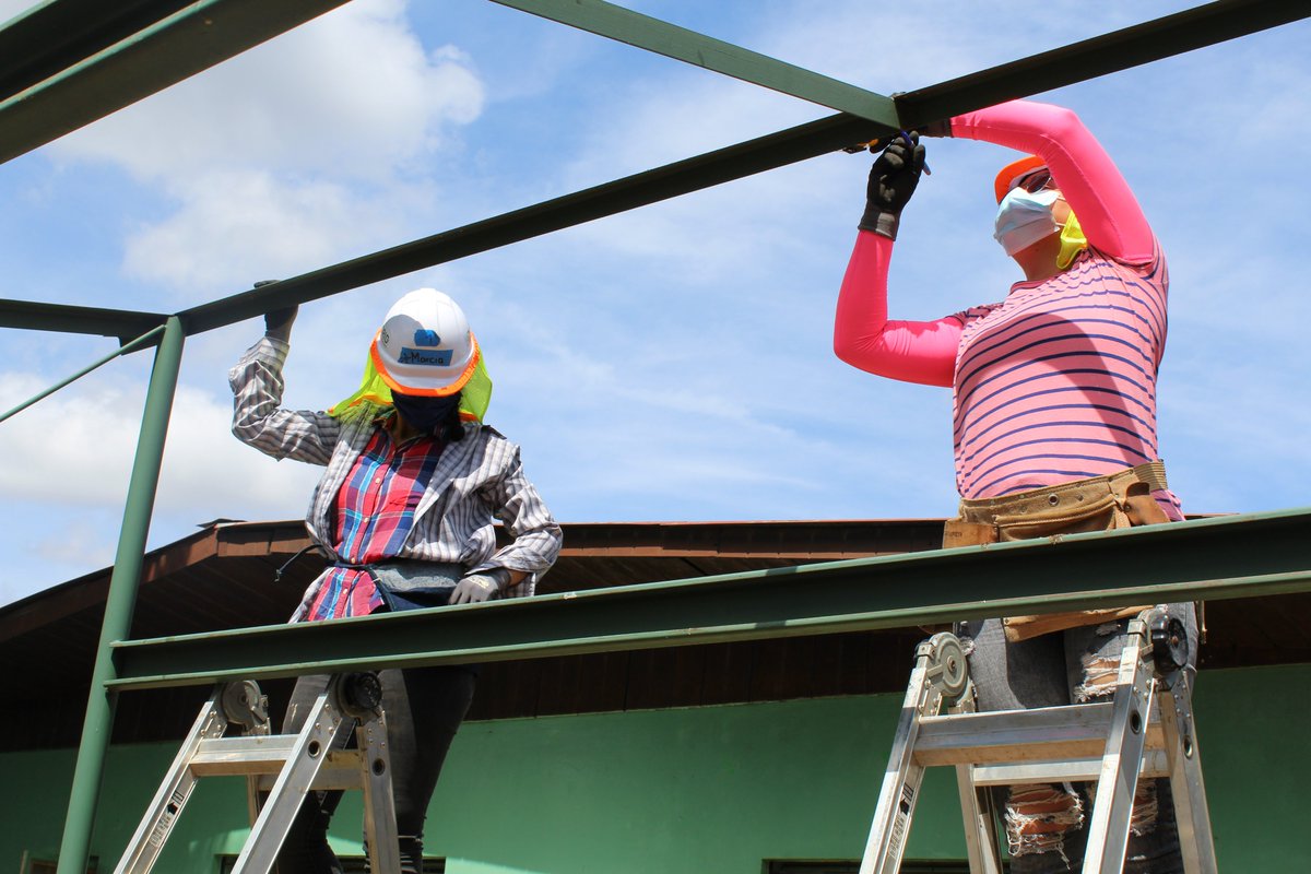 GRID's tweet photo. This cohort of all-women solar installation trainees in Nicaragua completed their 5-week IBT 200 program in March of this year. Our latest cohort just started this past week. We wish you all the best, new trainees! #GRIDAlternatives #IBT200 #womeninsolar #Nicaragua https://t.co/VgXLV6hJuO