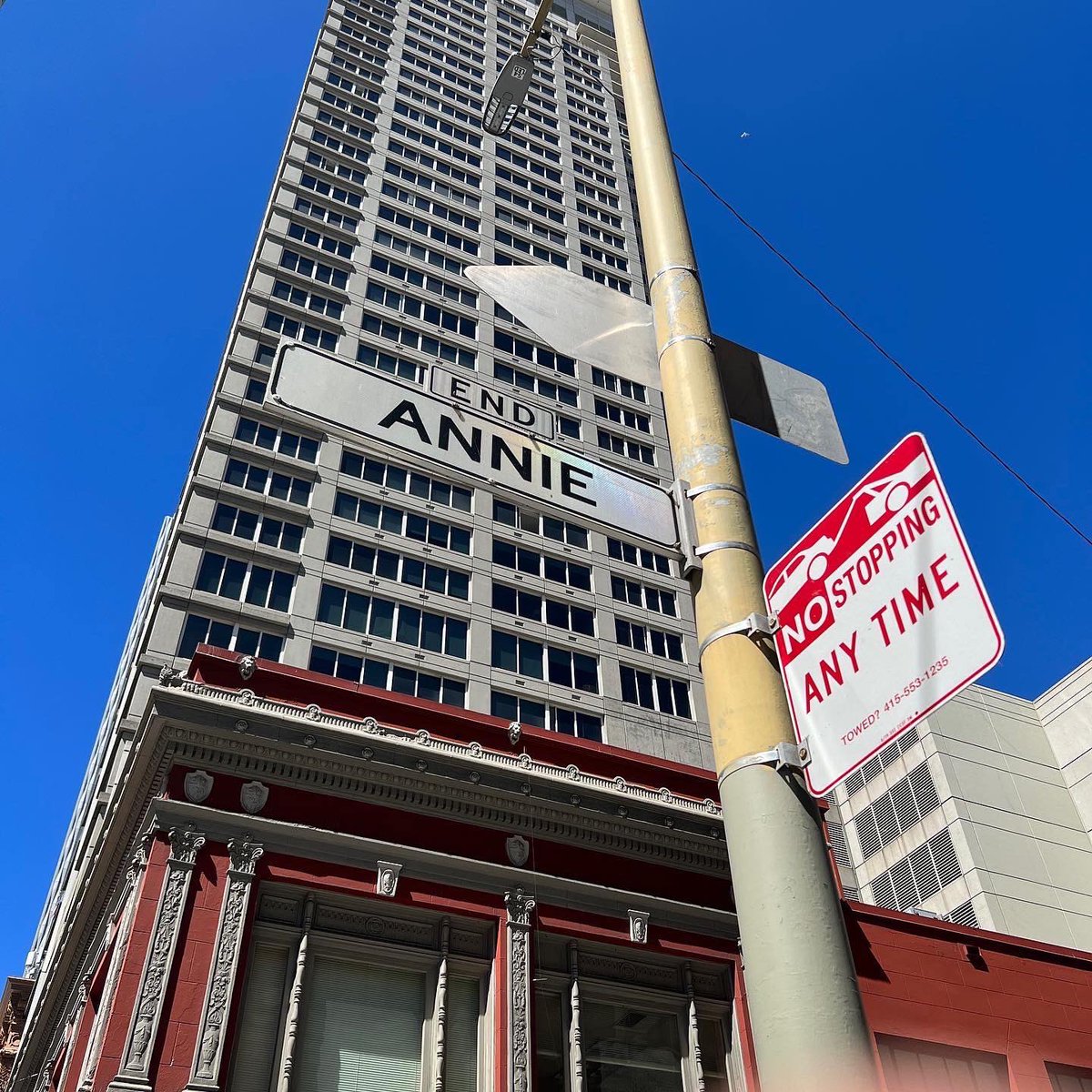 GregKButler's tweet photo. My friend @brucellaneous sent me the street photos from San Francisco. It’s as if she were saying HELLO! 😊
Thinking of Annie❤️
#annreinking #annie #wegotannie https://t.co/WGiaWTdrAX