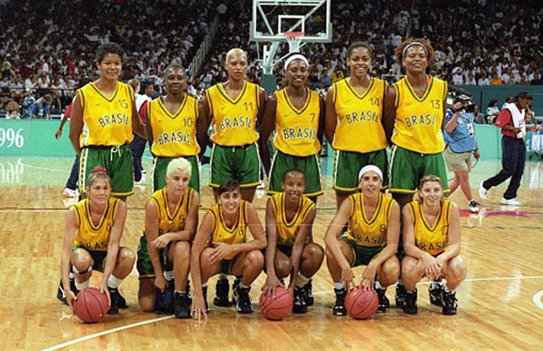 LendasOlimpicas's tweet photo. Paula, Brasil 🇧🇷.
Basquete feminino.
Vice campeã.
Jogos Olímpicos de 1996, Atlanta.
#paula #brasil #olympics #atlanta1996 #lenda #legend #basquete #basketball #magicpaula #cob #georgiadome #prata #silver #jogosolímpicos #olympicgames #bra https://t.co/Xvuc4qfVB9