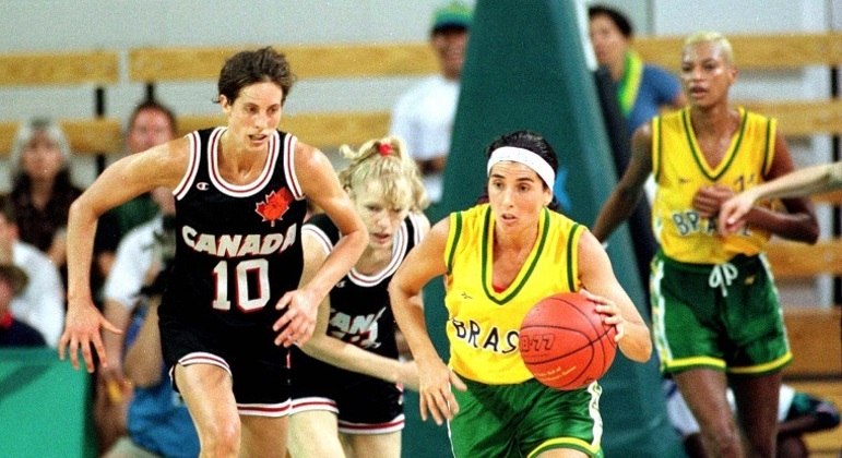 LendasOlimpicas's tweet photo. Paula, Brasil 🇧🇷.
Basquete feminino.
Vice campeã.
Jogos Olímpicos de 1996, Atlanta.
#paula #brasil #olympics #atlanta1996 #lenda #legend #basquete #basketball #magicpaula #cob #georgiadome #prata #silver #jogosolímpicos #olympicgames #bra https://t.co/Xvuc4qfVB9