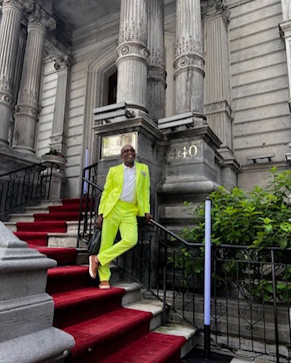 audley_coley's tweet photo. Out and about in Montreal, meeting people everywhere I go!
#montrealmoments #montreallifestyle #montrealstreets #limegreensuit https://t.co/24FYI6lIzu