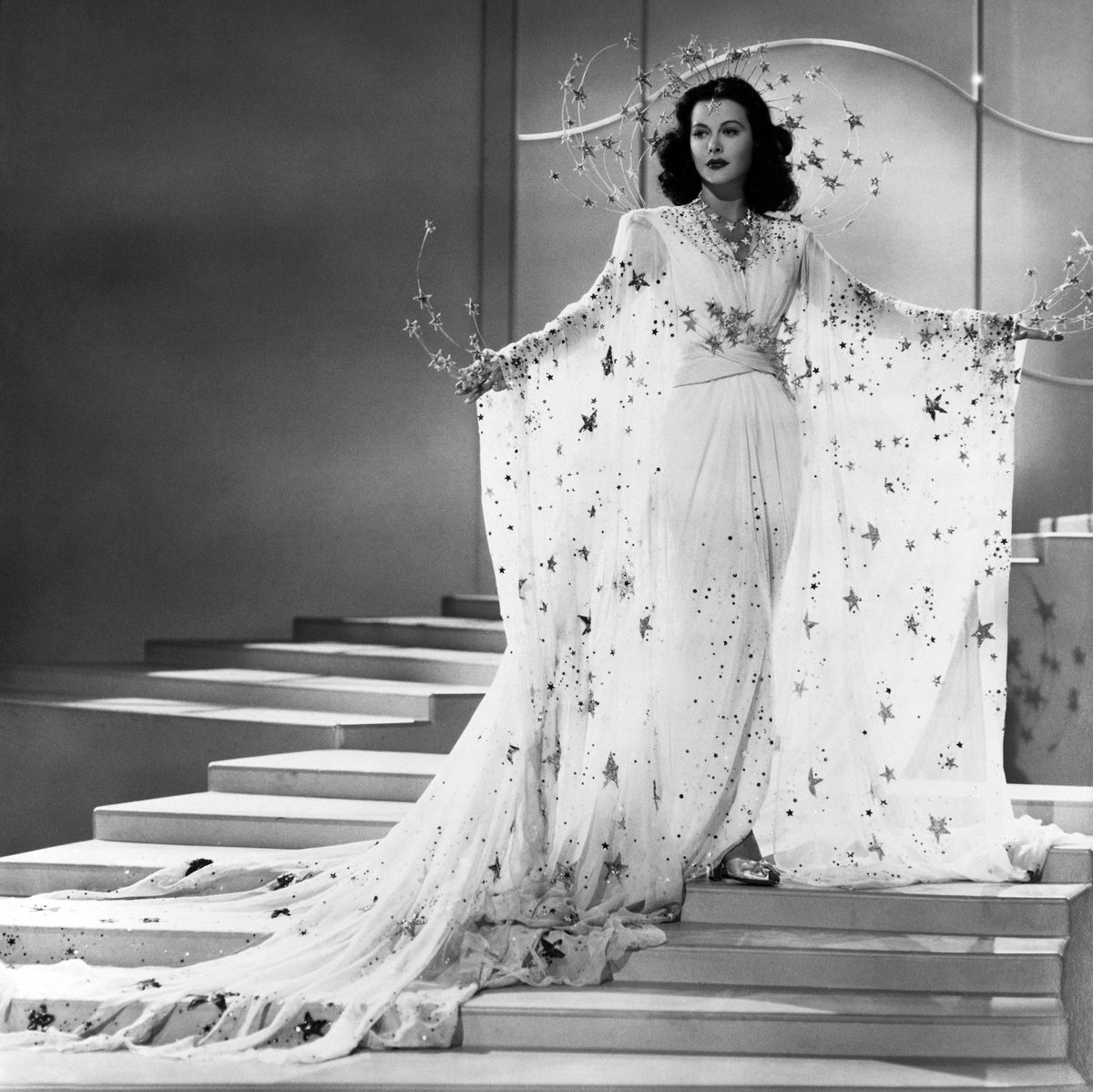 nickiskite's tweet photo. kite (hedy lamarr) the goddess, supreme, and deity has arrived to the #MetVala #ValHeights ⭐ https://t.co/8wQBK2Dk6a