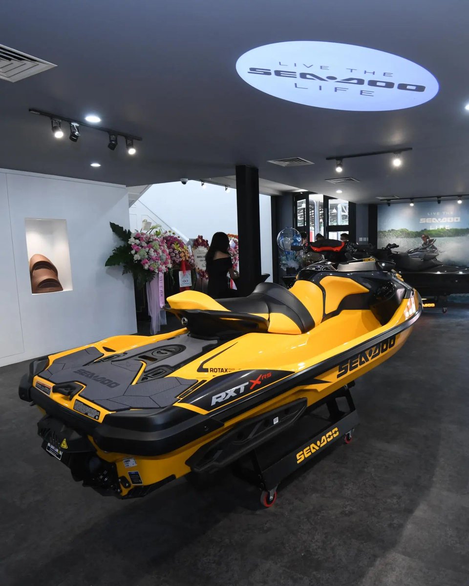 brpindonesia's tweet photo. Highlight your #seadoolife on the roof 🏝️🌊
#seadooindonesia #brpindonesia #rxtx300 #seadoo #jetski #watercraft #seadoorxt #indonesia #dealer #jakarta #pondokindah #watersport https://t.co/cXHBNqnQ80