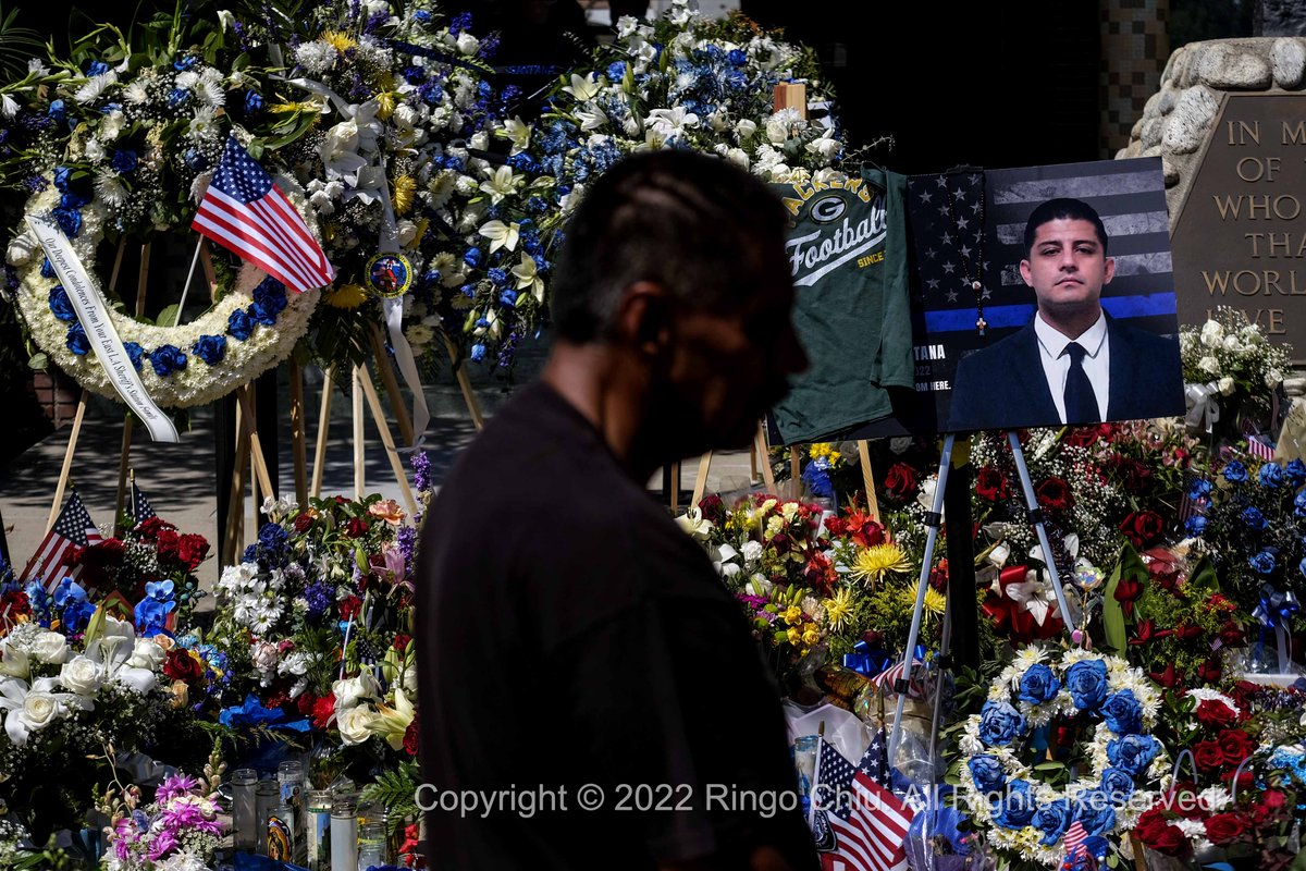 ringochiu's tweet photo. A growing makeshift memorial to pay tribute to the two El Monte police officers slain earlier this week. #elmontepd https://t.co/gs0J13UNyn