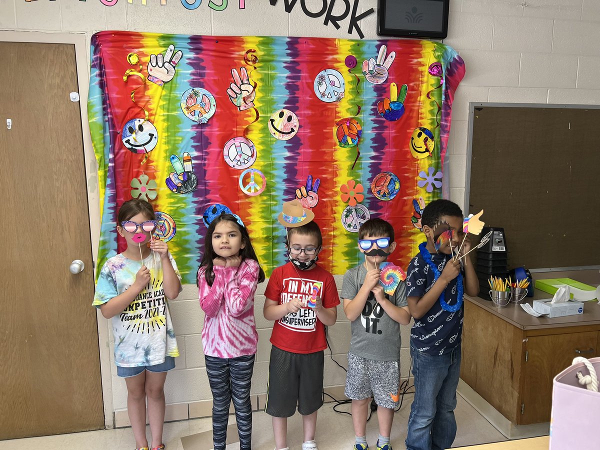 We said Peace Out to 1st Grade today ✌🏻☮️ #theboro02035 #FunInGradeOne