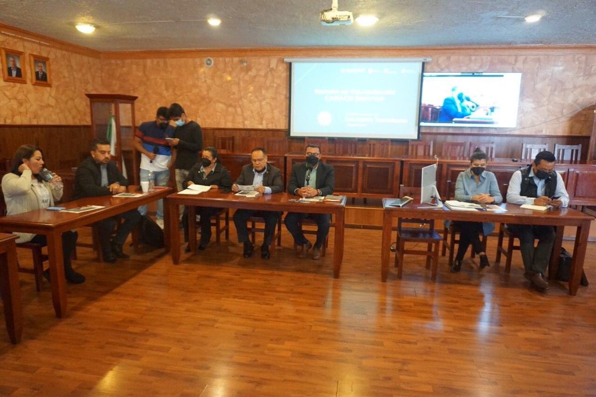sabas_rico's tweet photo. Reunión de colaboración de consejo directivo @CANACOTexmeluca  y @TecNMSanMartinT para el buen desempeño de nuestro sector. @lrn730306 @Vernica40379209 @IxtlapaleRaul https://t.co/kLKTkIUrEX