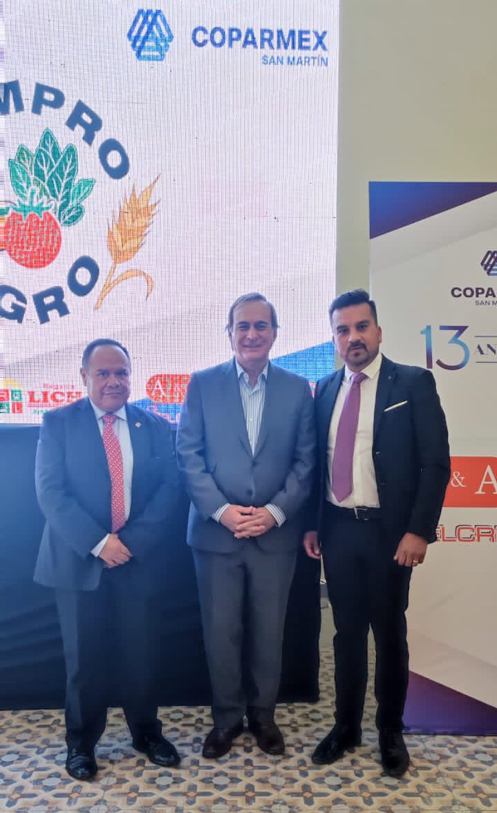 sabas_rico's tweet photo. Muchas felicidades a @CoparmexTex por su 13vo Aniversario y por las atenciones a nuestro Presidente de @CANACOTexmeluca @IxtlapaleRaul. También mi reconocimiento y admiración para  @jpcastanon un gusto conocerlo. https://t.co/9POLK7R43w