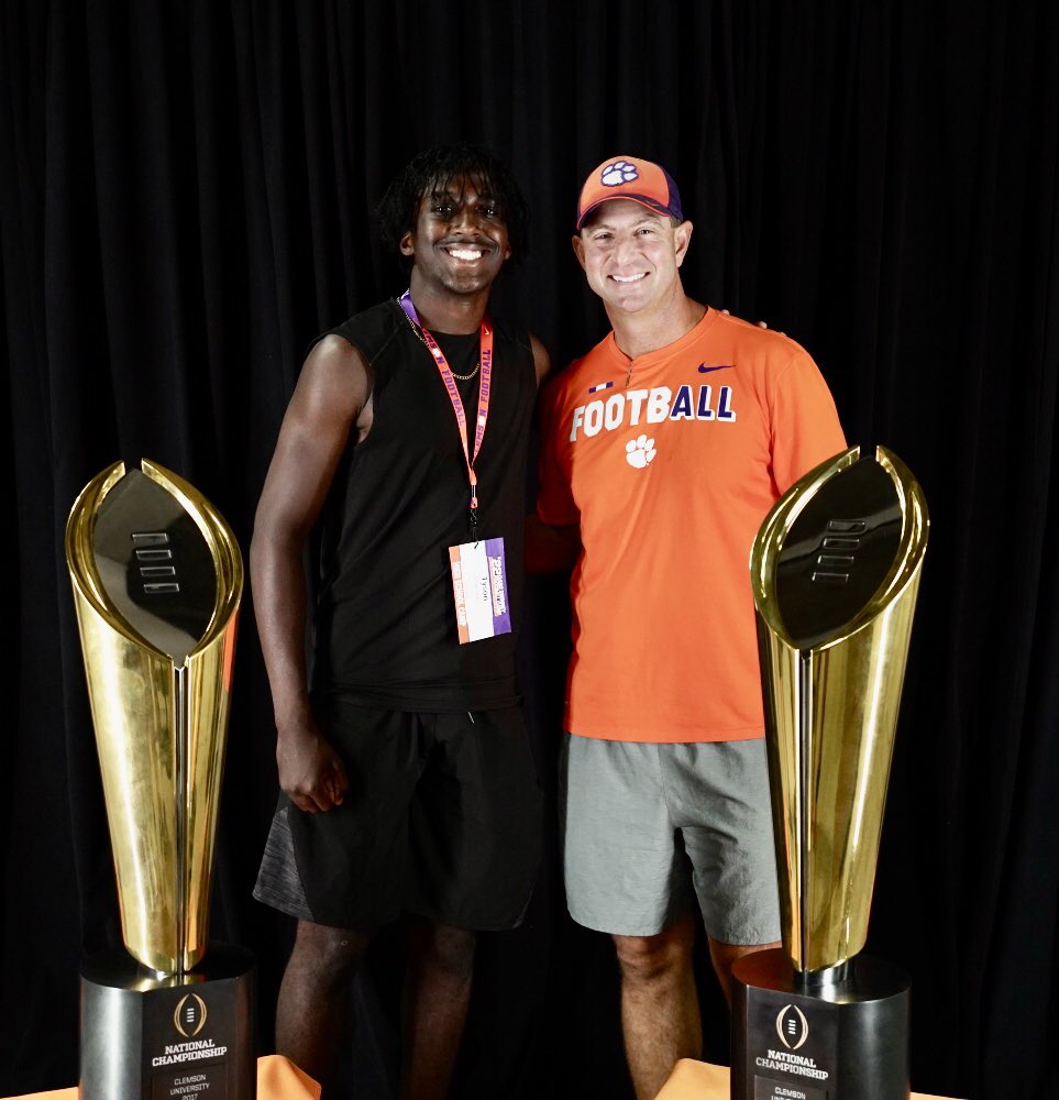 TysonDavison_'s tweet photo. Really enjoyed my time @ClemsonFB Camp #dabosweeney #apk #hokahey #co26 https://t.co/MMIFjEtYwm