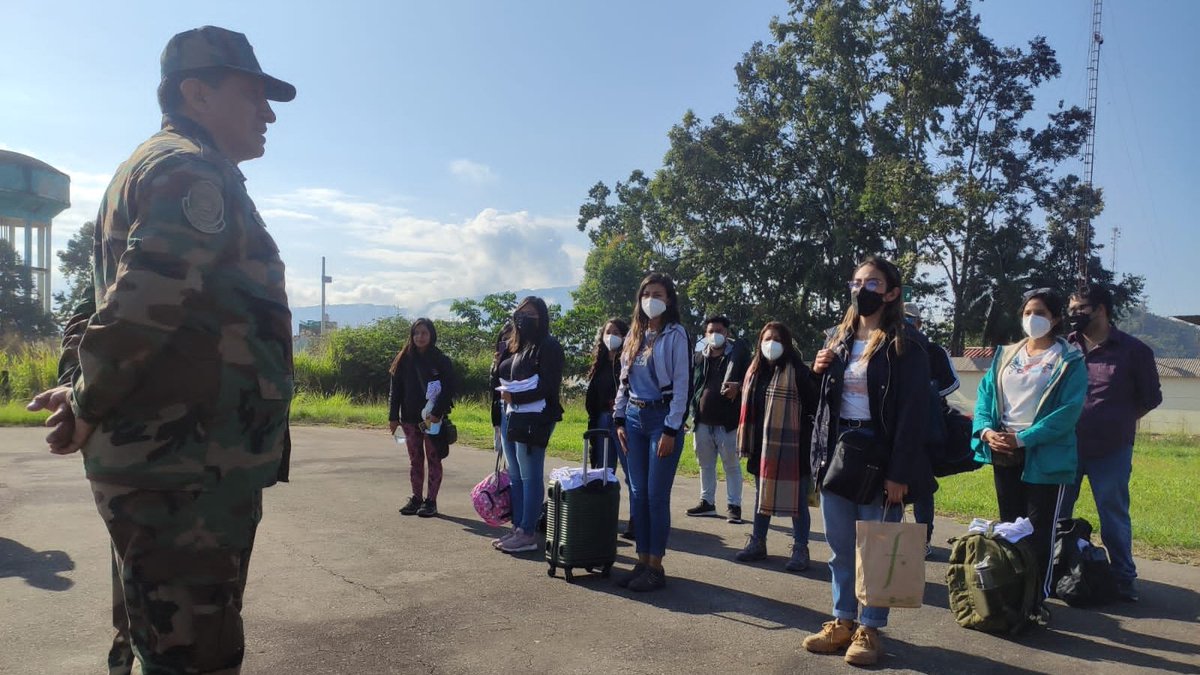 PoliciaPeru's tweet photo. Hoy se dio inicio al curso "Corresponsales Policiales Antidrogas Mazamari 2022" en la base PNP Los Sinchis de Mazamari en Junín, dirigido a periodistas de la ciudad de Lima quienes llevarán temas como primeros auxilios, cuerdas, supervivencia, entre otros. https://t.co/LycHTBYjyX