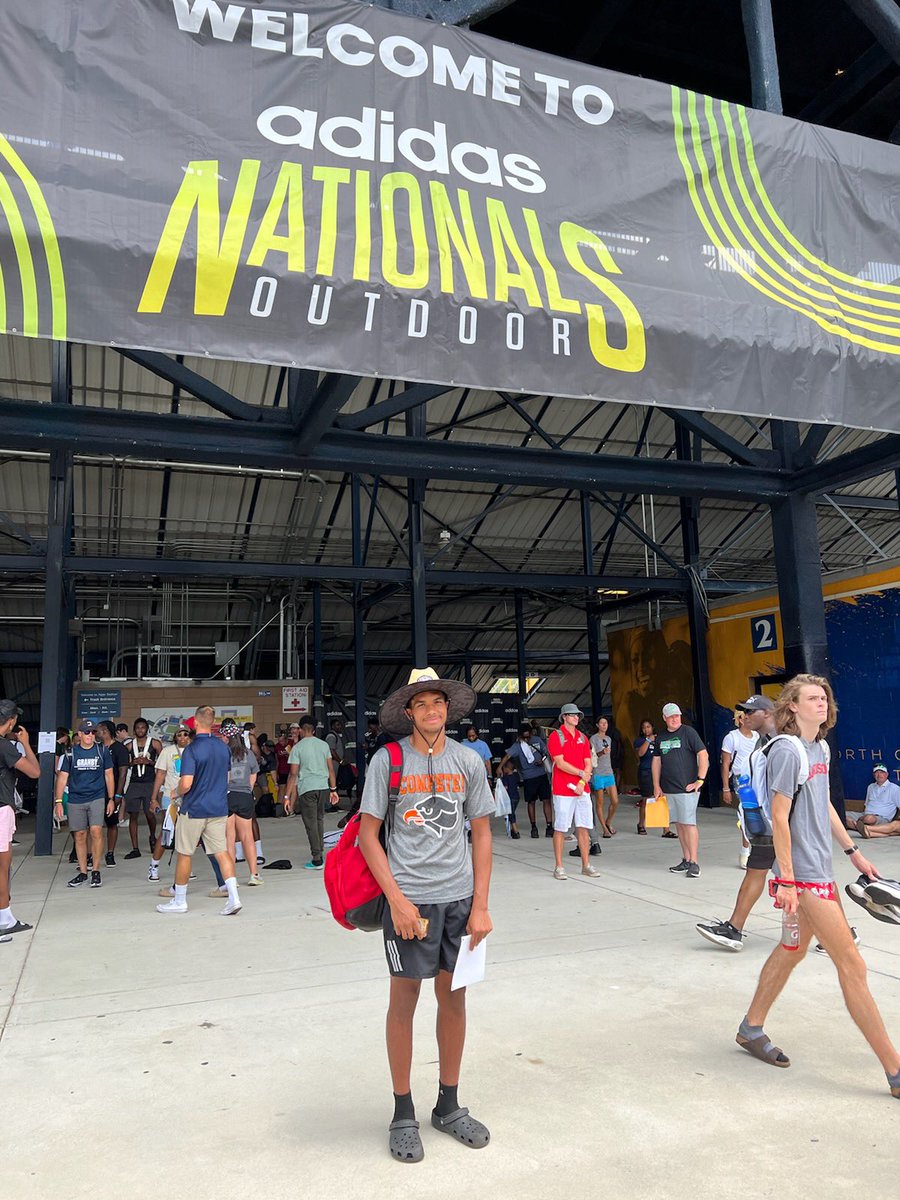 BPTrackField's tweet photo. Jeremiah is checked in and ready to roll (or jump). @BP_BlackHawks @bpsdinfo @ATrackNationals https://t.co/Hts1WrRKRb