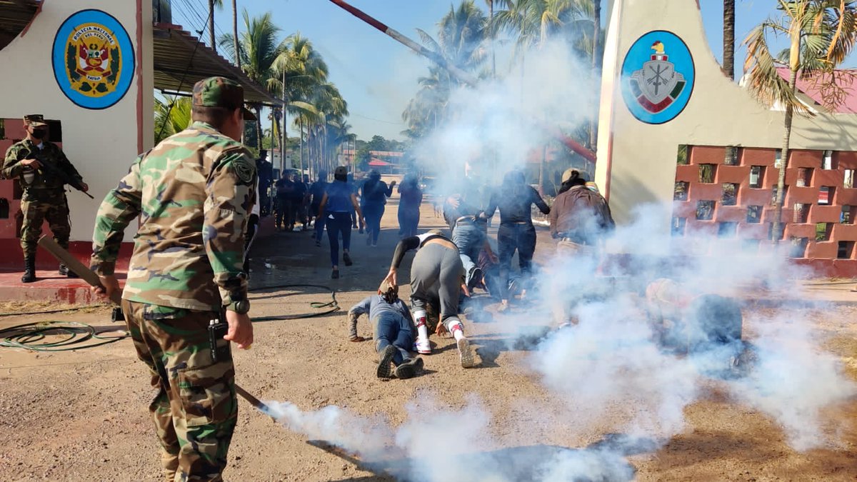PoliciaPeru's tweet photo. Hoy se dio inicio al curso "Corresponsales Policiales Antidrogas Mazamari 2022" en la base PNP Los Sinchis de Mazamari en Junín, dirigido a periodistas de la ciudad de Lima quienes llevarán temas como primeros auxilios, cuerdas, supervivencia, entre otros. https://t.co/LycHTBYjyX