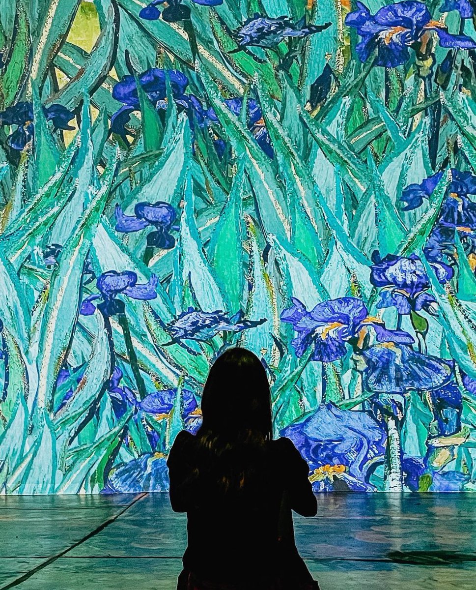 Enter the room of irises! We 💕 this shot of one of the most aesthetic scenes in our show. What’s your favorite moment? Find out by heading to bit.ly/IVG-PIT 🌻

📸: instagram.com/erikaduganator