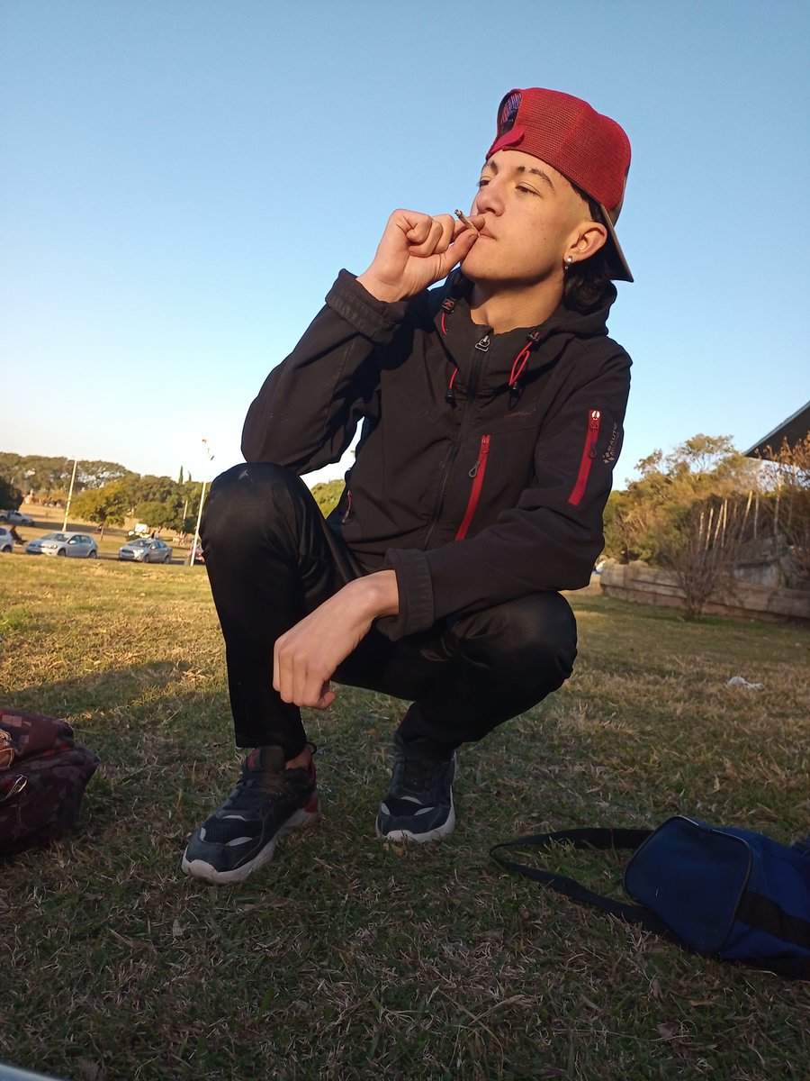 El admin probando el porro x primera vez jaksjsksk