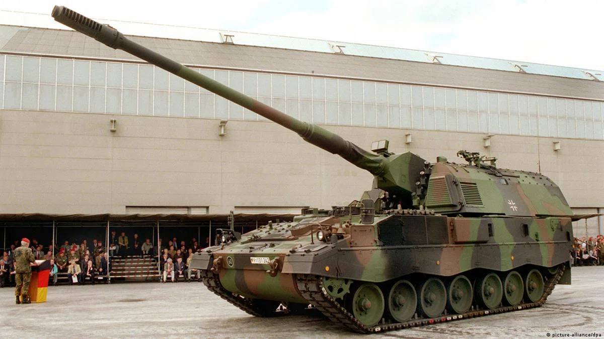 WarsArchives's tweet photo. Ukraine will soon receive self-propelled howitzers - German Defense Minister Christine Lambrecht

In addition, the government is in the process of preparing with the United States for the supply of multiple rocket launchers, which Ukraine desperately needs.

#Ukraine #Russia https://t.co/kUpyDhfPes