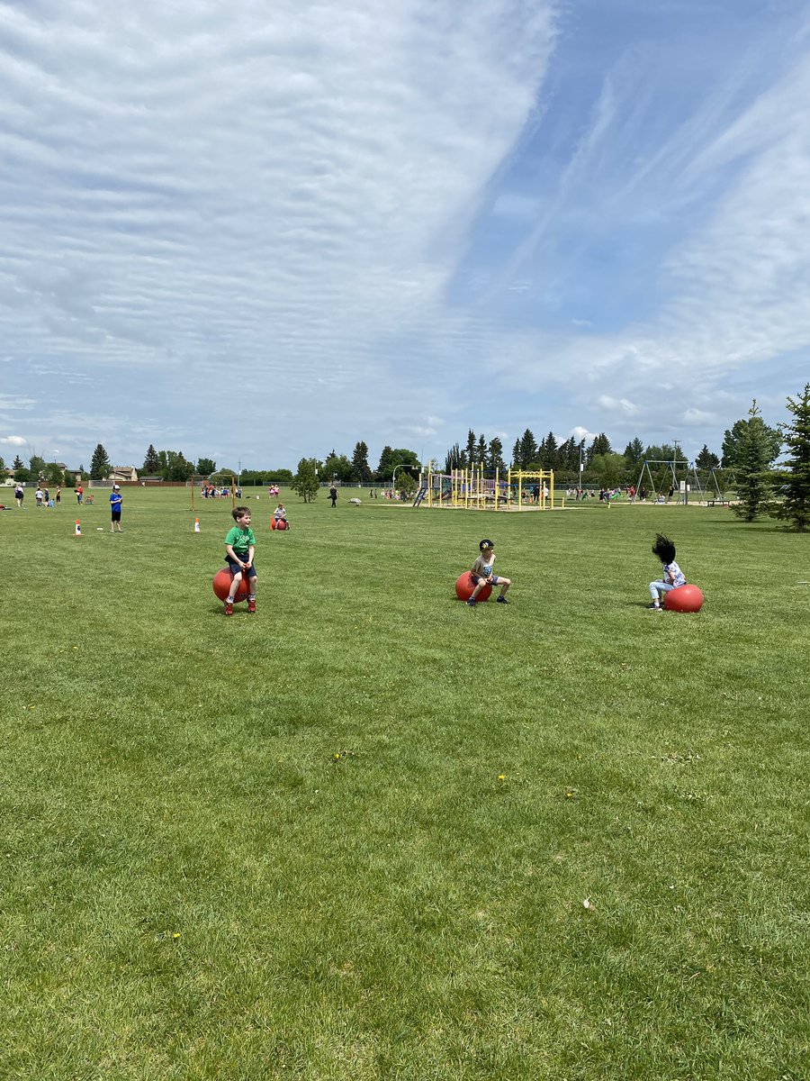 What a great afternoon participating in Fun in the Sun <a href="/EJSMSchool/">Ecole J S McCormick</a>! Thanks <a href="/ELUESchool/">École Lacombe Upper</a> helpers and <a href="/m_rogerz/">Melissa Rogers</a> for making it possible. ☀️