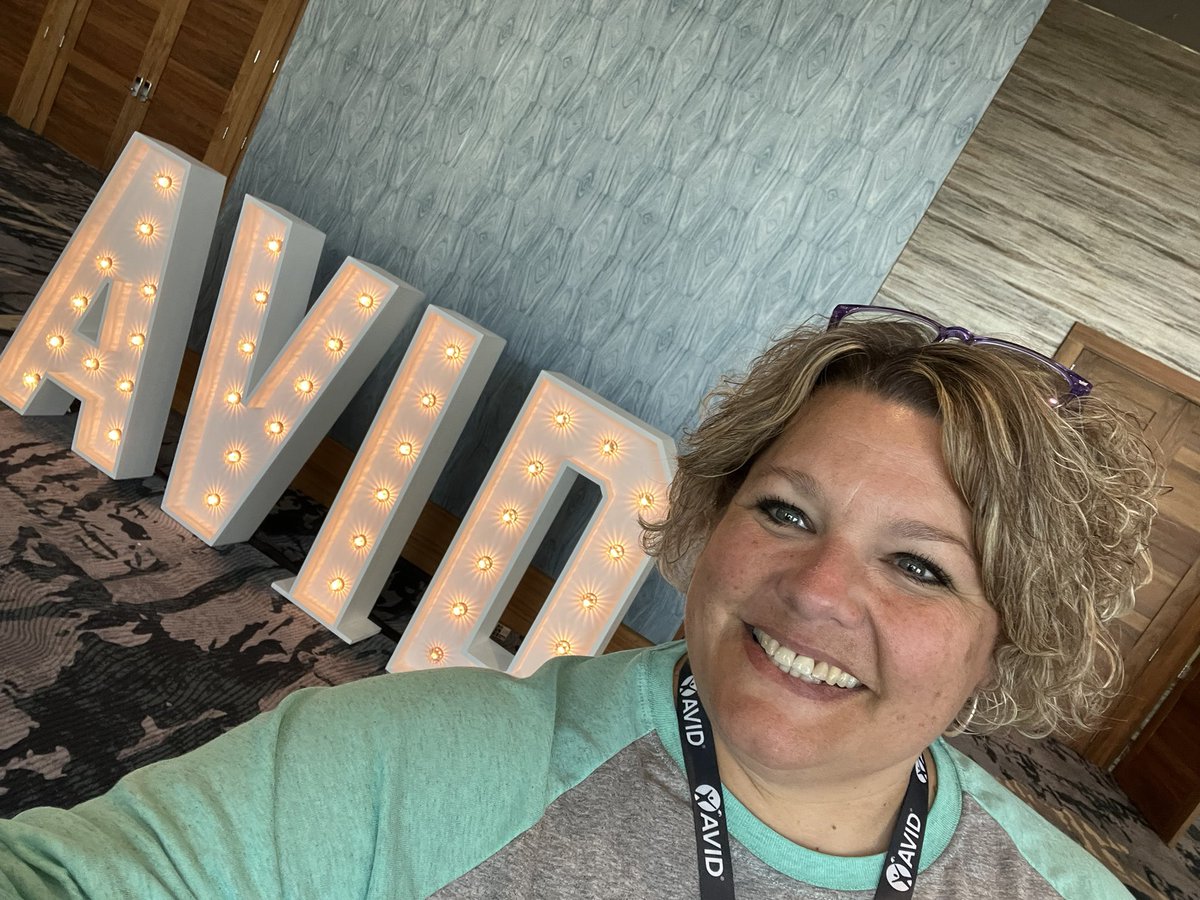 EllenBlair54's tweet photo. AVID Conference! #AVID4Possibilities #1herd #funinDenver #HSteam @apedselkhorn https://t.co/jjjISDEwtt