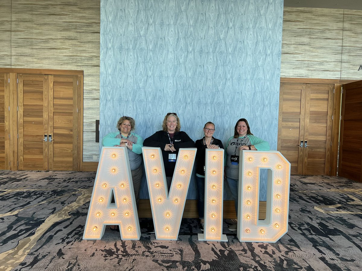 EllenBlair54's tweet photo. AVID Conference! #AVID4Possibilities #1herd #funinDenver #HSteam @apedselkhorn https://t.co/jjjISDEwtt
