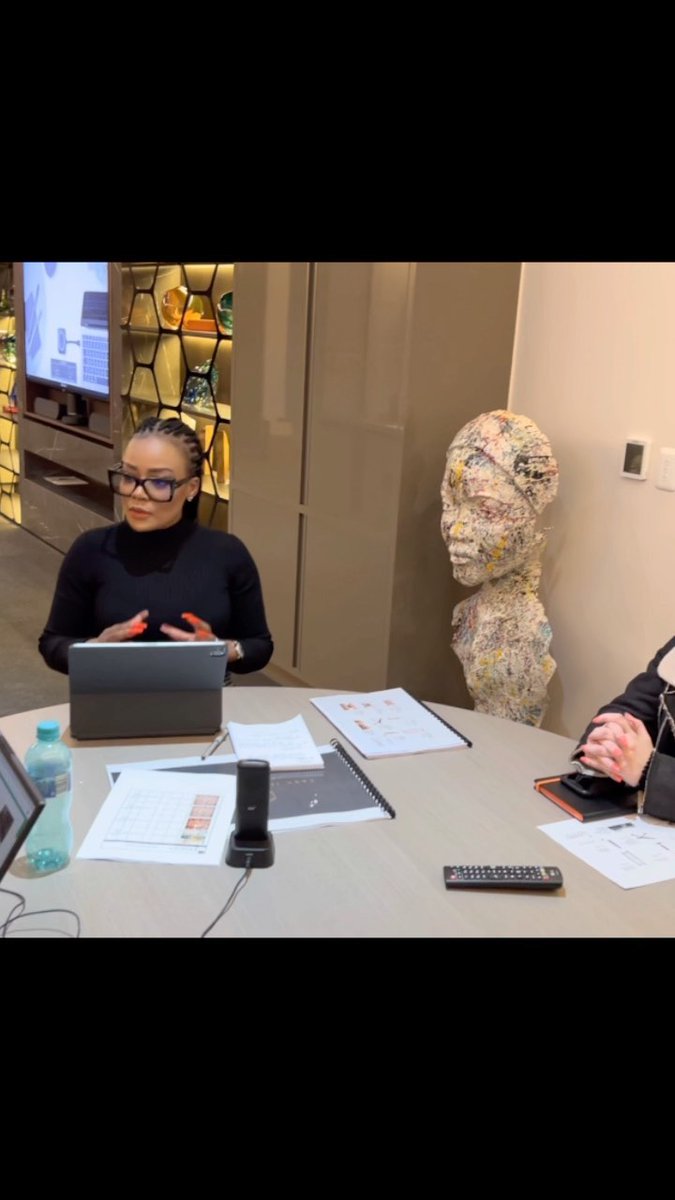 ParisaJacob's tweet image. It’s great to be back and doing what I love the most. What a fruitful catch-up session with the team.✨💫 
#hustle #work #officevibes #team #collaboration #bossbabe #womanpower #leadership #madamelanga #malilanga #businessowner #taskinteriorstyling