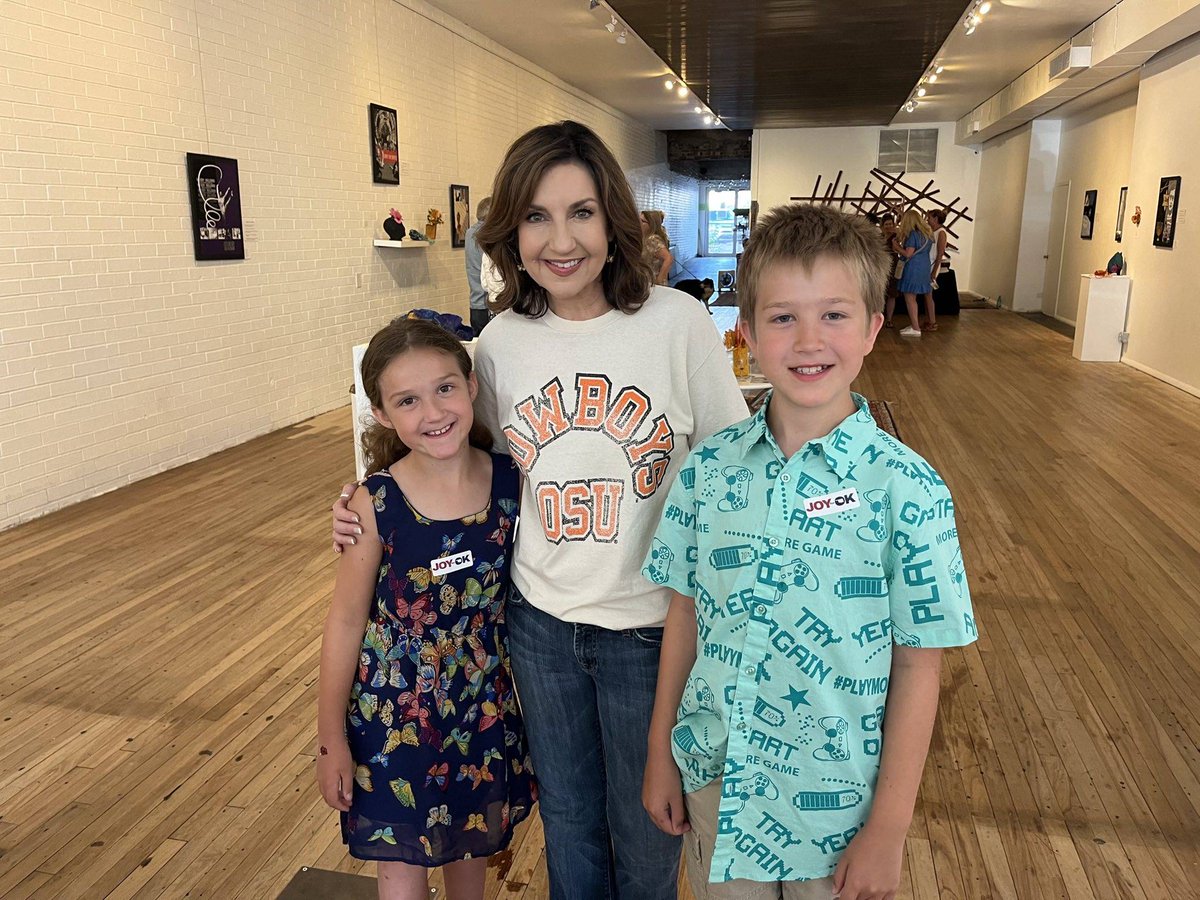 joy4ok's tweet photo. Art and wine and dogs and yard signs and thoughtful conversation. Thank you, Stillwater, for a great day #ontheroad. 
🧡🧡🧡
#HometownTour #ChooseJoy https://t.co/dTWRCCYaSg