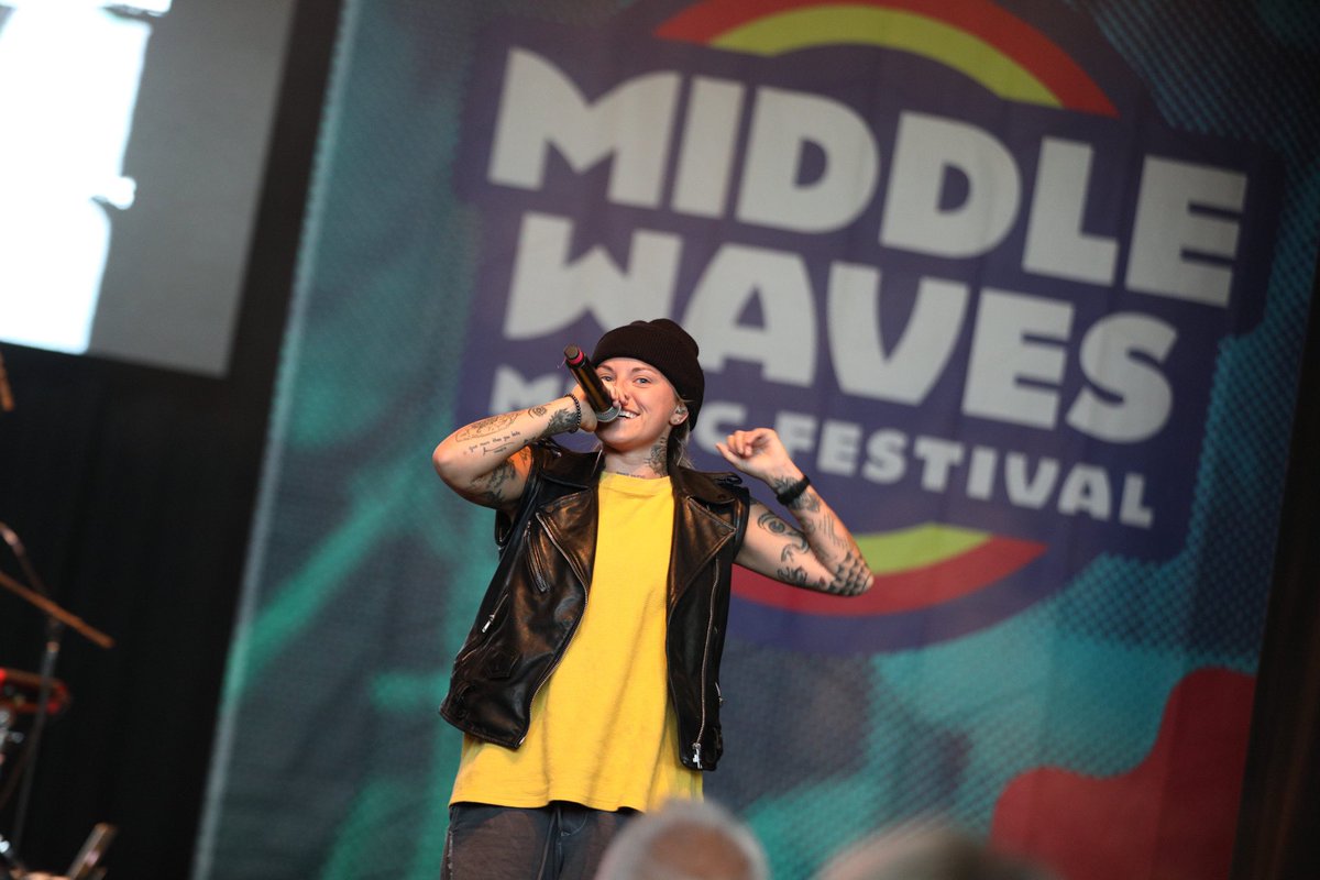 middlewaves tweet media