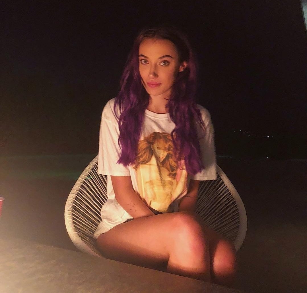 Waiting for ship repairs like: 🧍‍♀️🧍‍♀️🧍‍♀️