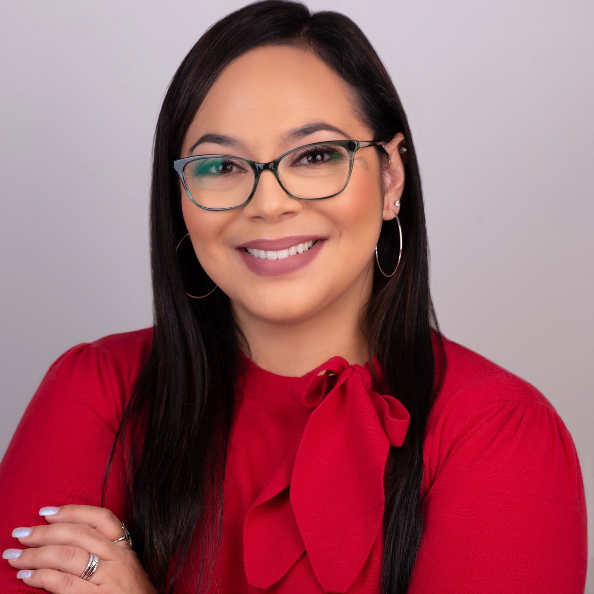 Dr. Amanda Martinez (@AMartinezPhD) from Davidson College studies media effects &amp; health comm. w/ a focus on underrepresented populations, identity, intersectionality, race-based media stereotyping, humorous comm. in entertainment contexts, &amp; inter-group comm. dynamics. Welcome🥳