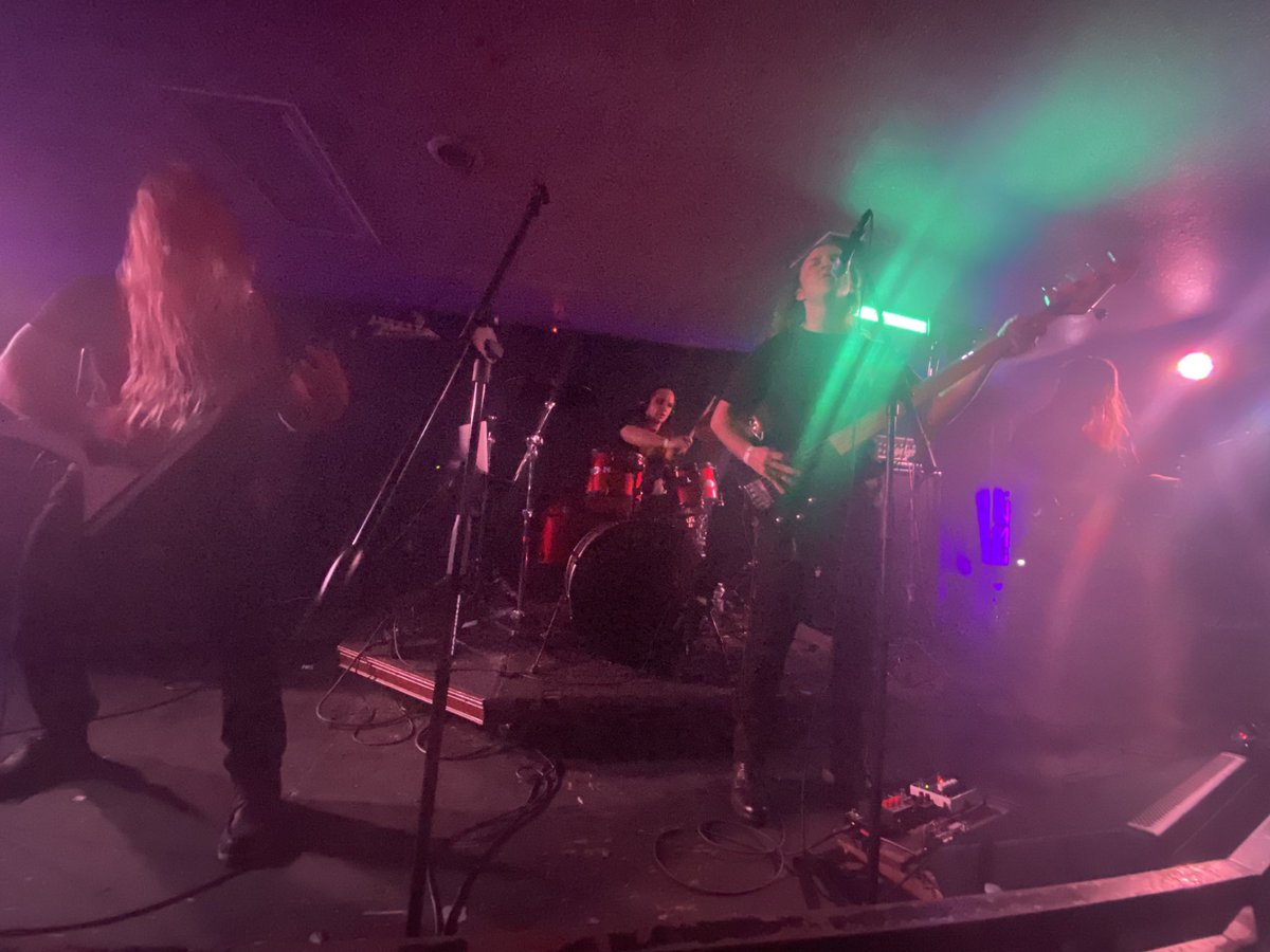 le_borzoi's tweet image. #Mefitis kicking ass in Lost Angeles