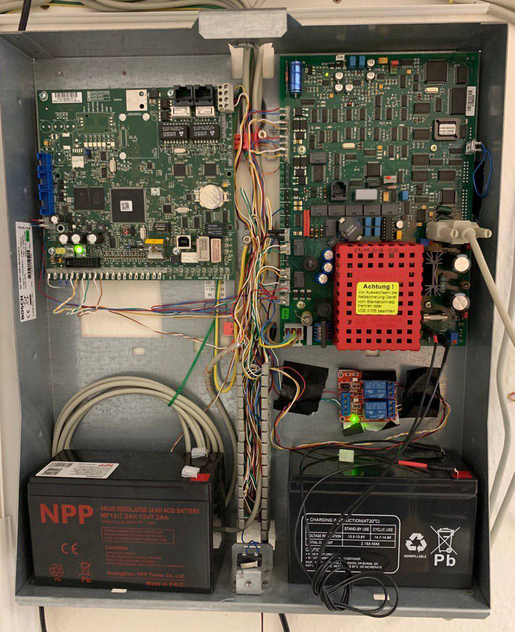 bastlernrw's tweet photo. zur Sicherheit von Menschen und Einrichtungen hat das #NZ300 Sicherheitssystem und die daran angeschlossenen #OT400 Rauchmelder eine externe Meldung bekommen #comXline  #Telenot #ISDN #chaosdorf https://t.co/3082rrJy4d