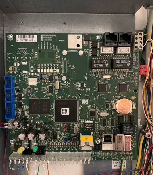 bastlernrw's tweet photo. zur Sicherheit von Menschen und Einrichtungen hat das #NZ300 Sicherheitssystem und die daran angeschlossenen #OT400 Rauchmelder eine externe Meldung bekommen #comXline  #Telenot #ISDN #chaosdorf https://t.co/3082rrJy4d