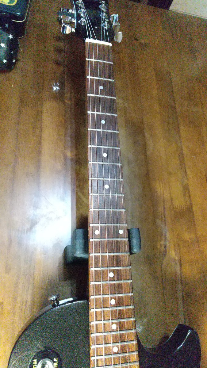 フレット交換 終了(^o^;)
反省点は、、、いっぱいあります(^_^;)))