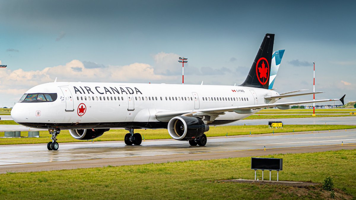 TyNovakAviation's tweet photo. A 14 year old @AirCanada @Airbus A321-211 (C-FGKZ) taxiing by on Juliet at @FlyYYC after a flight from @TorontoPearson as #ACA147. https://t.co/XPimbU6POY