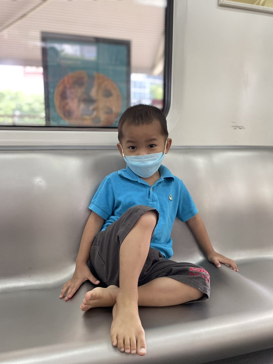 asnawiyusof's tweet photo. Anak saya dah 3 tahun lebih dan sepanjang lihat dia membesar, antara perkara yang dibuat nampaknya efektif untuk dia dengar cakap:

1. Berikan 2 pilihan apabila nak pilih sesuatu. Contohnya:
Nak mandi ke? ❌
Nak mandi air sejuk ke air suam? ✅ https://t.co/83PctGBzz4