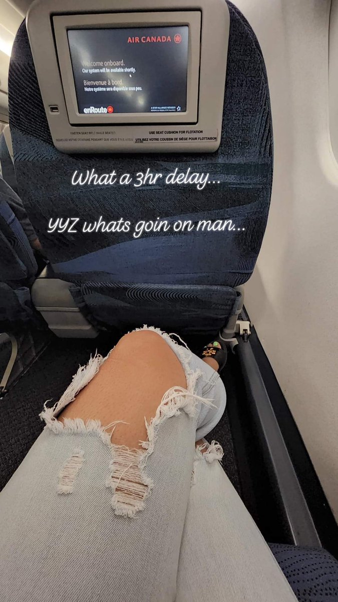 TamadachiG's tweet photo. So @AirCanada AC8885 with 2hr 50mins delay, just landed at YYZ with no fcking crew to disembark, as per pilot, "the crew has left". Wtf. You let people fly without any crew waiting on the other side?? What a fcking mess.. #aircanada #incompetent #flight #delay #frustrated https://t.co/hY0hEwvZE4