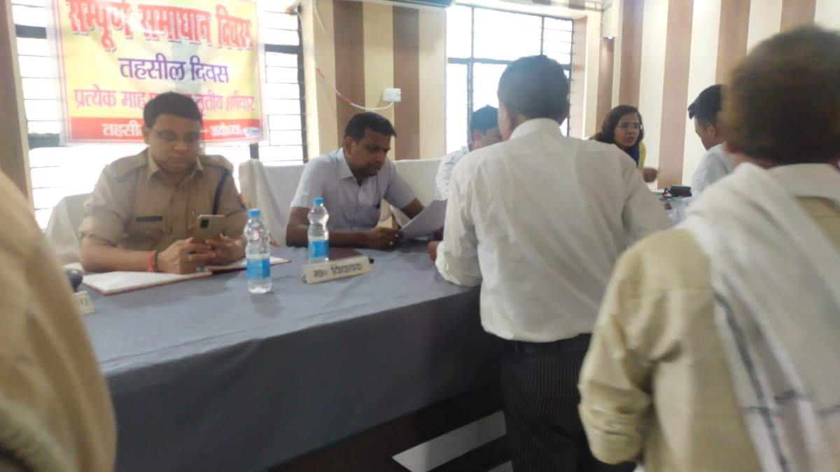 AdmAyodhya's tweet photo. Tehsil diwas ruduali mein sunwai ki gayi https://t.co/rcumQMO5BD