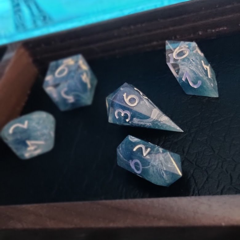Special thanks to <a href="/DeckofmanyDice/">🎰</a> for the GORGEOUS new dice I rolled all night! I absolutely love them.