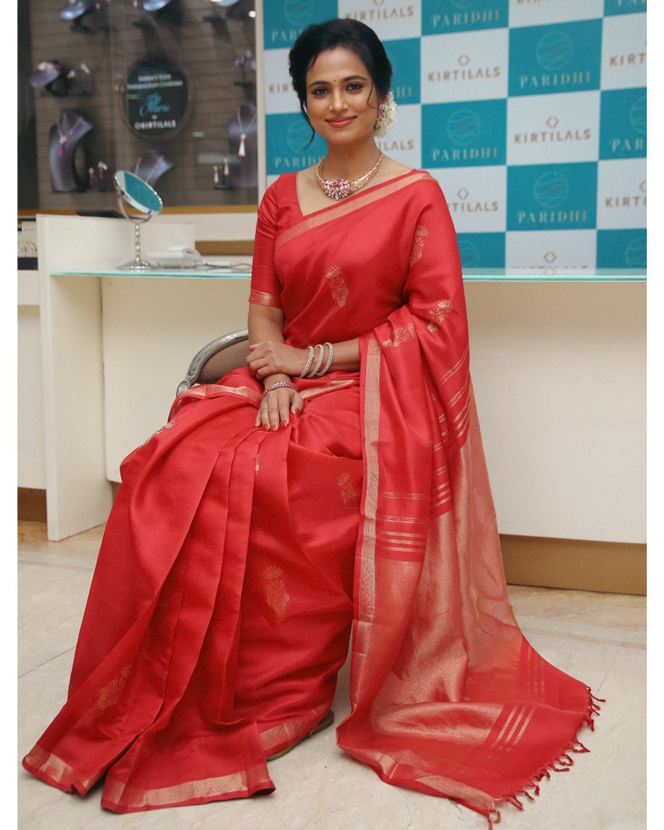 TCINEUpdate's tweet photo. Angel @iamramyapandian Latest Look. Looking Gorgeous in this click

#RamyaPandian ♥️♥️♥️ https://t.co/fVbyUIcLgK