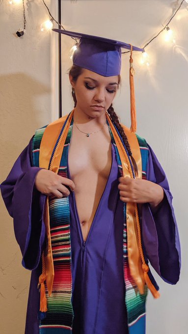 Become one of my fans and support this #collegegirl on her academic journey ❣️🎉 https://t.co/jm9fhSB<a href="/tag/collegegirl"class="tags">#collegegirl</a>