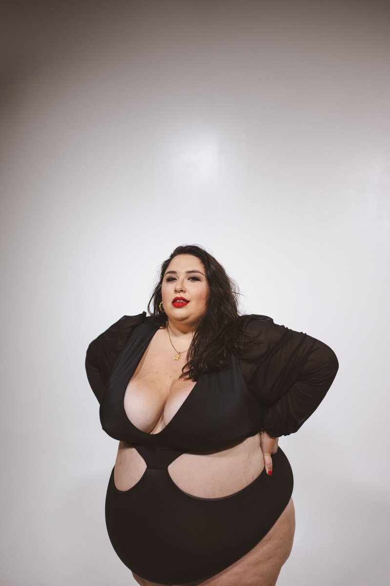 MichaelBetPhoto's tweet image. When someone says they don’t know how to pose plus size bodies it’s because they’re fatphobic. 👀 #NeededToBeSaid model: Ally Haire