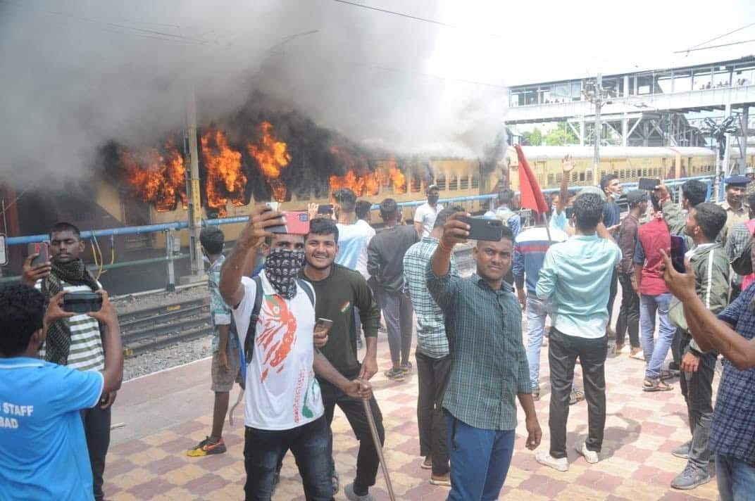 FVgBH7FaUAAp0Ph?format=jpg&name=medium