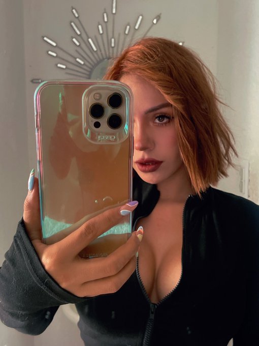 H&aacute;blame sucio pa da&ntilde;arme la mente. 😏 https://t.co/Liia6YjkTu<a href="/tag/nuevafotodeperfil"class="tags"><span>#nuevafotodeperfil</span></a>