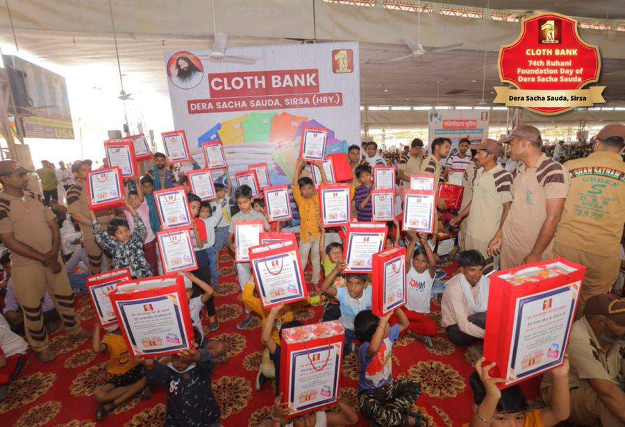 MrGurmeetkumar's tweet photo. #MessiahOfHumanity
With the holy inspiration of Saint Gurmeet Ram Rahim Singh Ji Insan, 139 works for the betterment of humanity are being done through Dera Sacha Sauda. https://t.co/JnNSWHO3MI