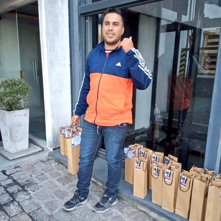 En el día de ayer hemos repartido un pequeño presente para todos los compañeros que son padres
Les deseamos que este domingo tengan un excelente día!!

<a href="/CarlosPerezSEC/">Carlos Pérez</a>
<a href="/ChrisSosaSEC/">Christian Sosa</a>

#AgrupaciónComercioMilitante
#SoyComercio
#SoyAzul