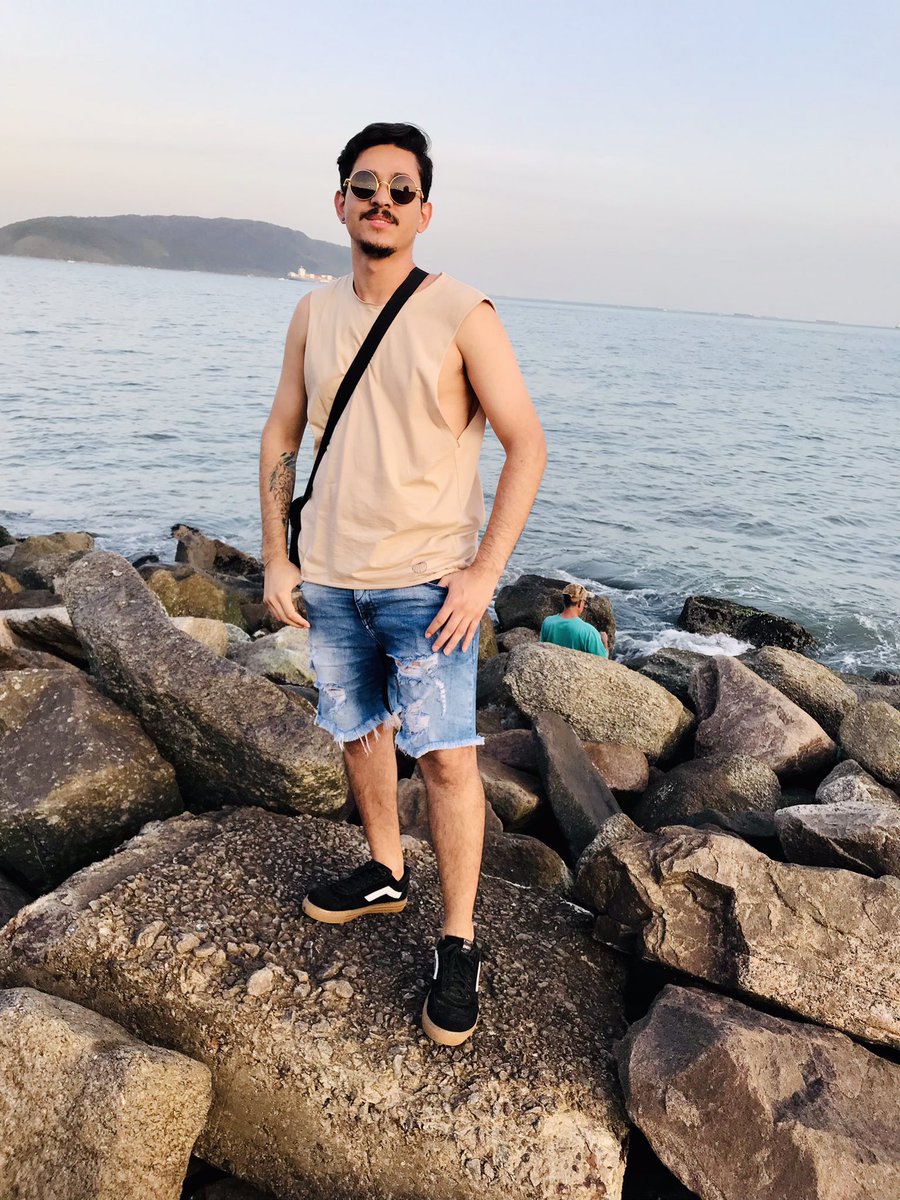 Patry_borges97's tweet photo. Lugar mar lindo sorriso 
.
.
.
.
.
.
.
.
.
#lindos #sorriso #mar #lugar #praia #santos #013 #felicidade #sp #bissexual #loveislove #lgbt #boys #gay https://t.co/XgXG5rrjZf