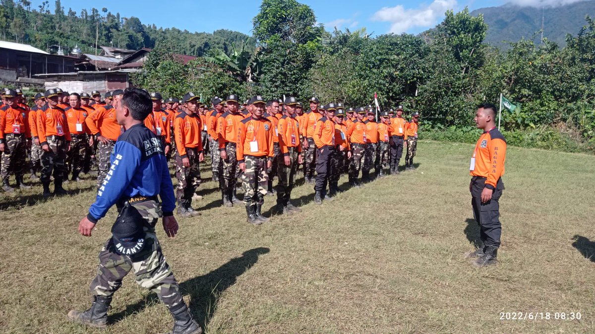 banserparakan's tweet photo. Diklatsus BAGANA BALANTAS Banser Satkorcab Temanggung di Larangan Tretep Temanggung. 
semakin kuat dan mantap berkhidmat di NU untuk Indonesia.
#BanserTanggapBencana
#BanserLalulintas
#AnsorTemanggung https://t.co/txt3nu0DQh