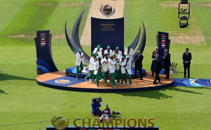 KHAN_2309's tweet photo. #OnThisDay in 2017 Pakistan lifted the ICC Champions Trophy for the first time under the captaincy of @SarfarazA_54 after victory over India in the final at The Oval!
What a day it was!!!
Unforgettable moments!!!
๐ #CT17
#BestOf2017
#Pakistan
#CricketTwitter https://t.co/JW5CsogCjV