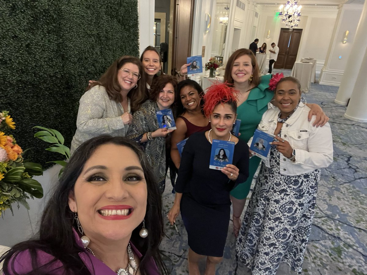 Veronicarobles's tweet photo. What an honor to be a recipient of Amplify Latinx 2022 Latina Leadership Award. Proud to be among these powerful Latinas.
@CristinaAguilera Sabrina Aviles, Beatriz Abascal Saritin Rizzuto Juliana Soto Giron Janin Duran Ari Veloz Celina Reyes
#latinas #veronicarobles #leaders https://t.co/AGaQzRexFP
