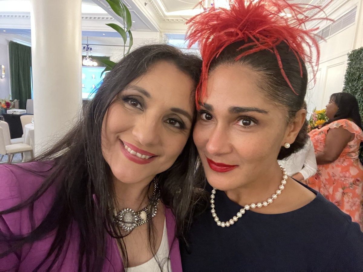 Veronicarobles's tweet photo. What an honor to be a recipient of Amplify Latinx 2022 Latina Leadership Award. Proud to be among these powerful Latinas.
@CristinaAguilera Sabrina Aviles, Beatriz Abascal Saritin Rizzuto Juliana Soto Giron Janin Duran Ari Veloz Celina Reyes
#latinas #veronicarobles #leaders https://t.co/AGaQzRexFP