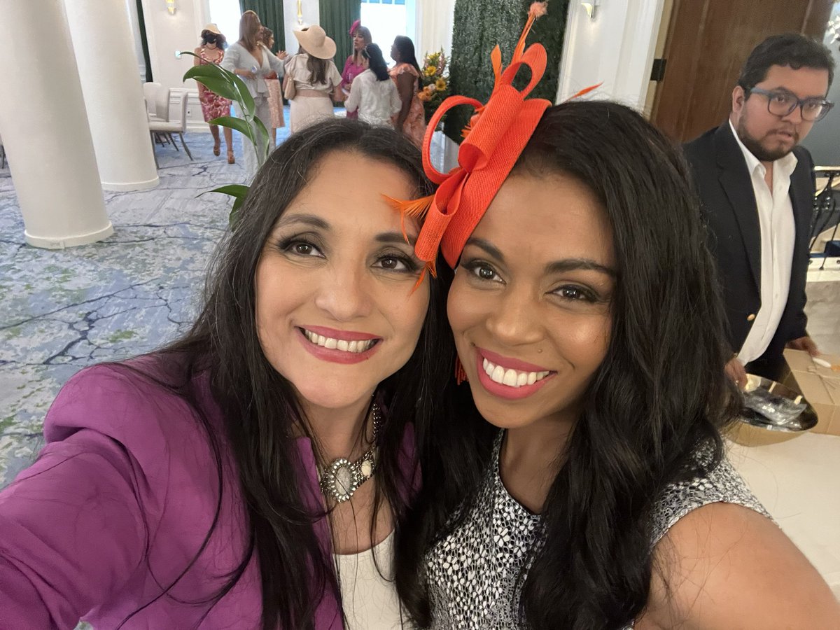 Veronicarobles's tweet photo. What an honor to be a recipient of Amplify Latinx 2022 Latina Leadership Award. Proud to be among these powerful Latinas.
@CristinaAguilera Sabrina Aviles, Beatriz Abascal Saritin Rizzuto Juliana Soto Giron Janin Duran Ari Veloz Celina Reyes
#latinas #veronicarobles #leaders https://t.co/AGaQzRexFP